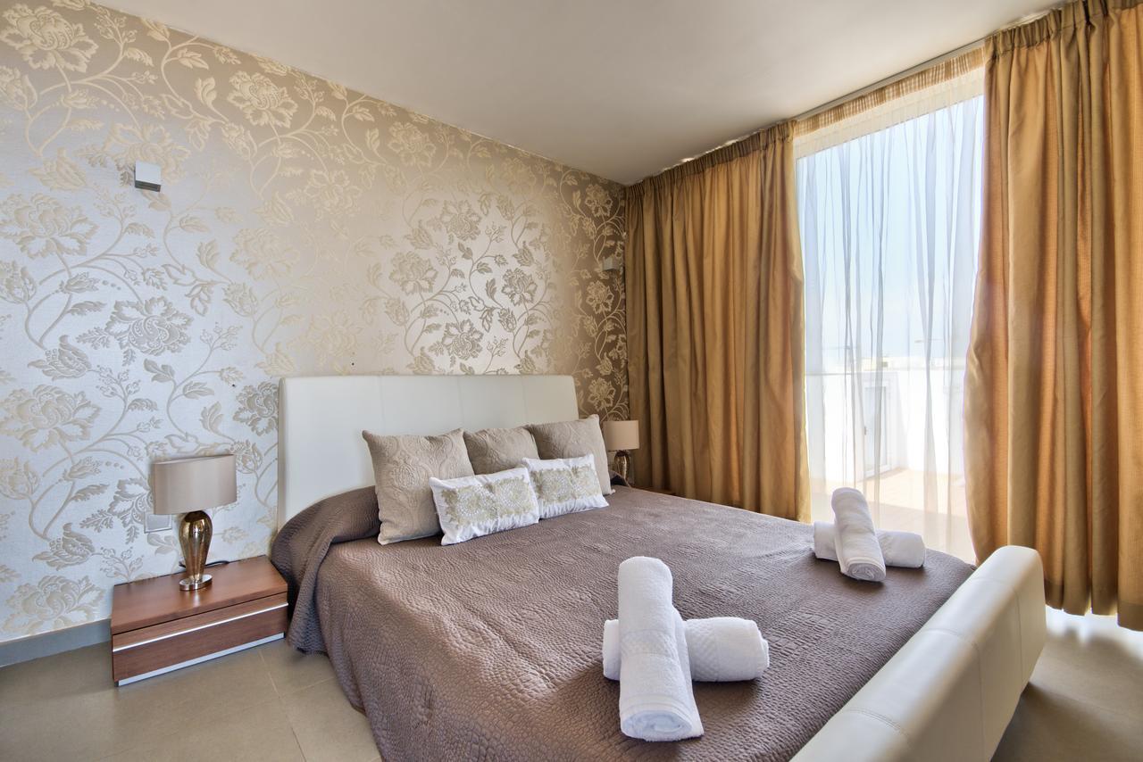 Апартаменты Magnificent Seafront 2-bedroom Penthouse Слима