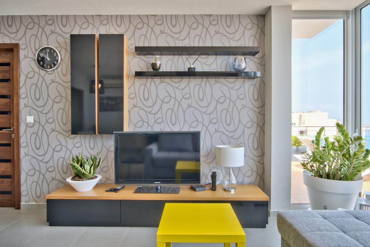 Magnificent Seafront 2-bedroom Penthouse *